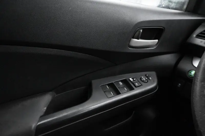 2013 HONDA CR-V LX — photo 11