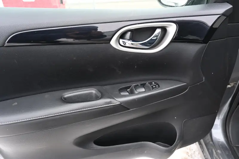 2018 NISSAN Sentra SV — photo 15