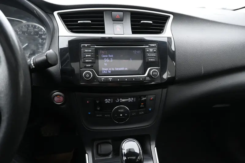 2018 NISSAN Sentra SV — photo 16