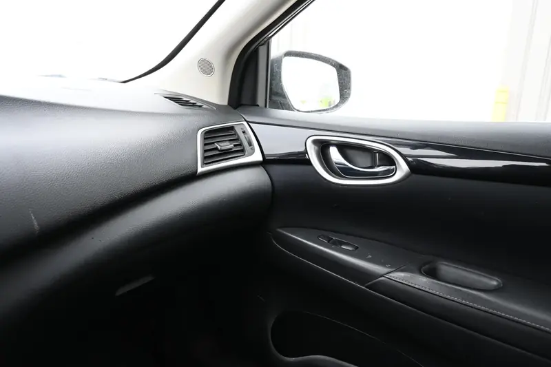 2018 NISSAN Sentra SV — photo 18