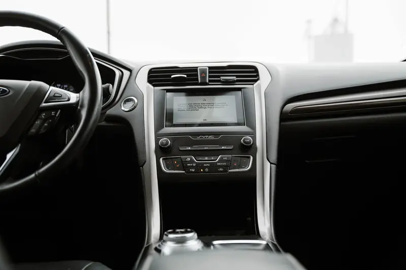 2019 FORD Fusion SEL Hybrid — photo 16