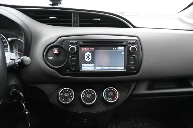 2018 TOYOTA Yaris LE — photo 8