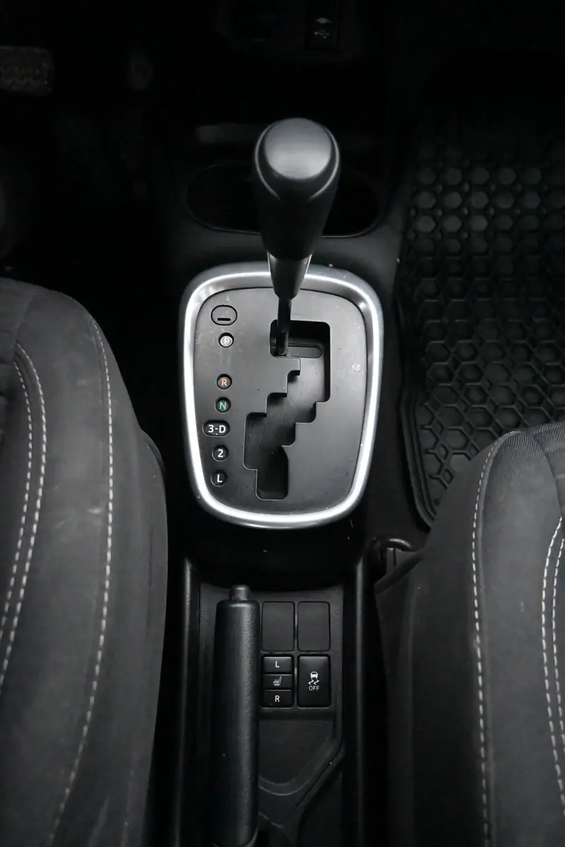 2018 TOYOTA Yaris LE — photo 10