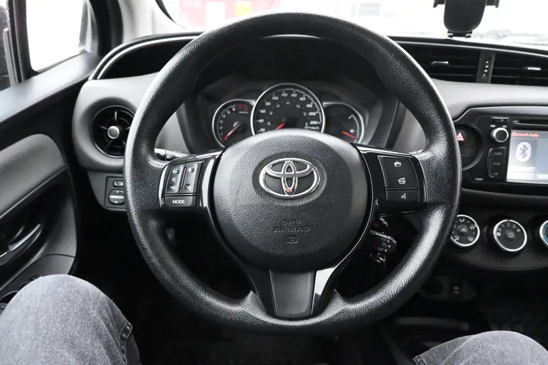 2018 TOYOTA Yaris LE — photo 11