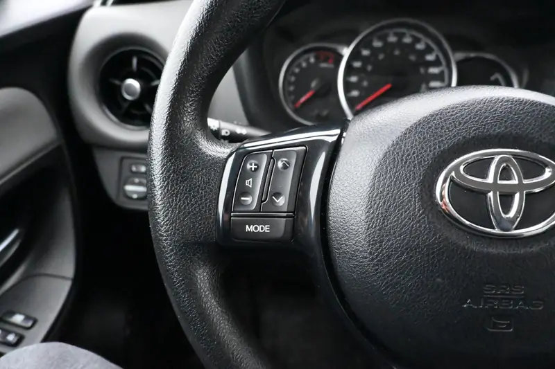 2018 TOYOTA Yaris LE — photo 12
