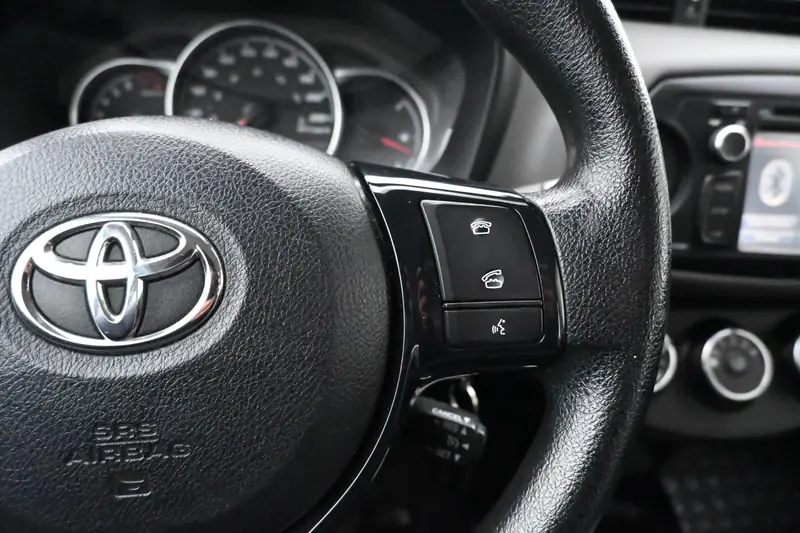 2018 TOYOTA Yaris LE — photo 13