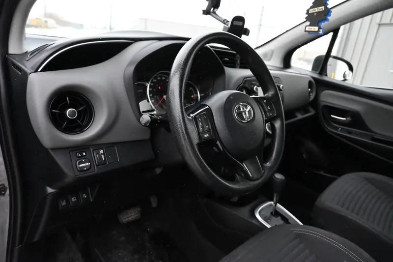 2018 TOYOTA Yaris LE — photo 17