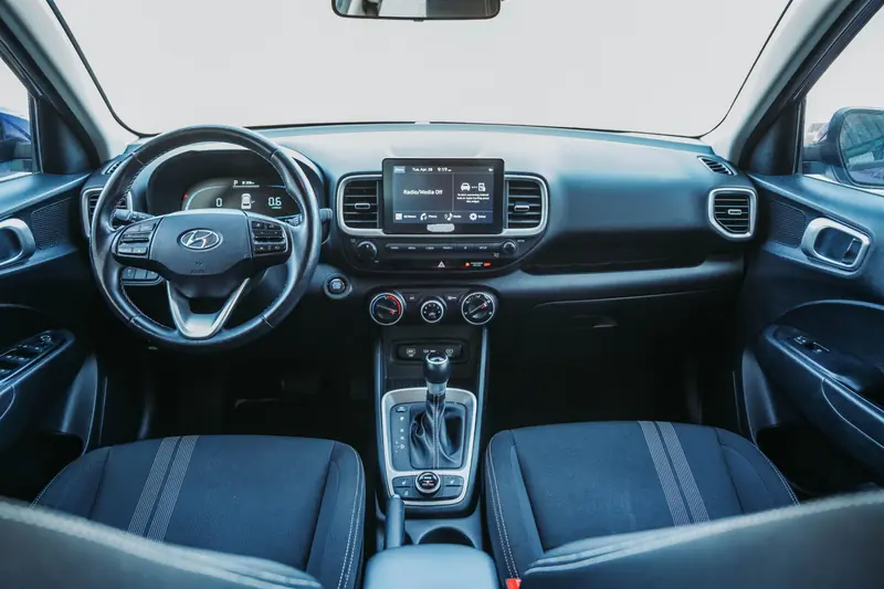 2023 HYUNDAI Venue SEL, Limited — photo 16