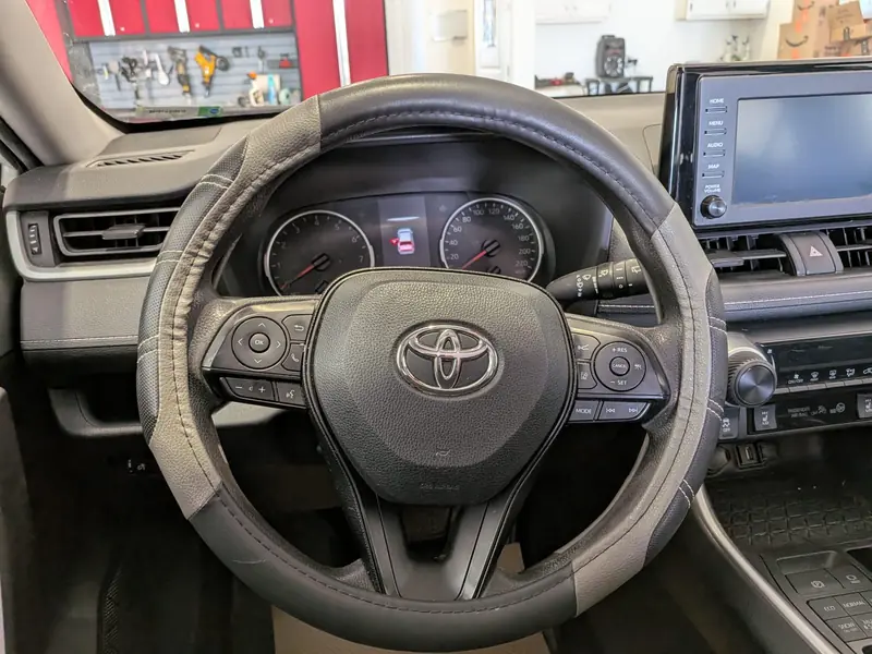 2020 TOYOTA RAV4 LE — photo 8