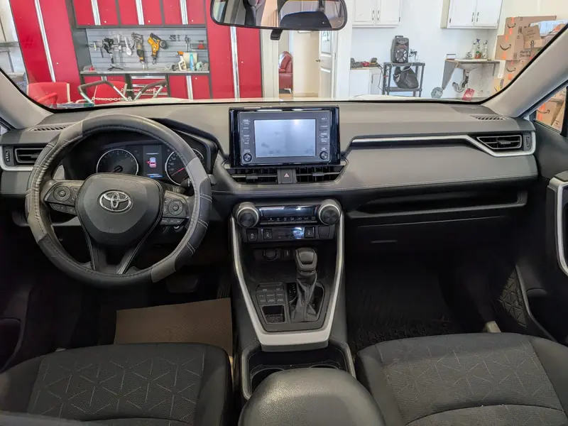 2020 TOYOTA RAV4 LE — photo 9