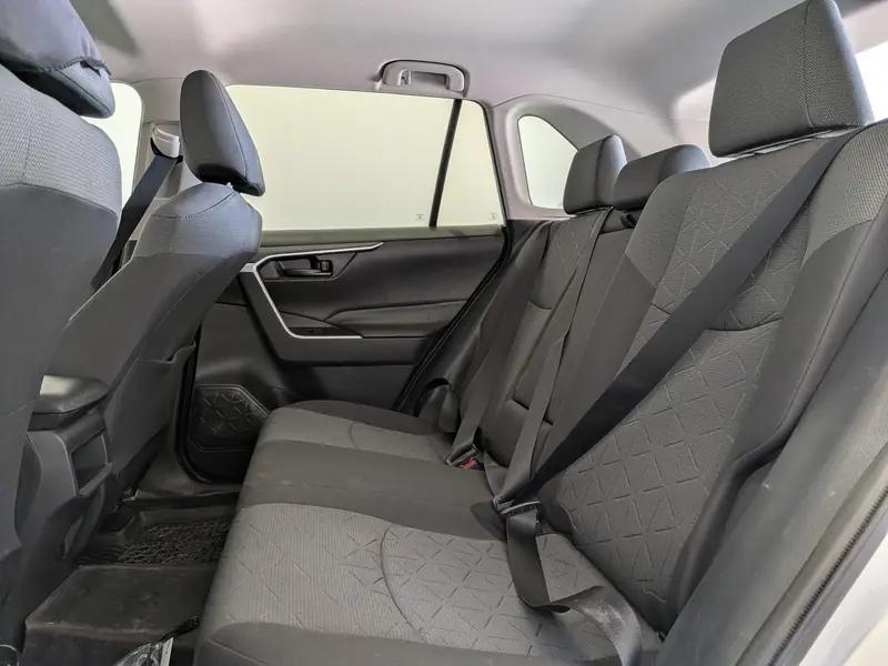 2020 TOYOTA RAV4 LE — photo 10
