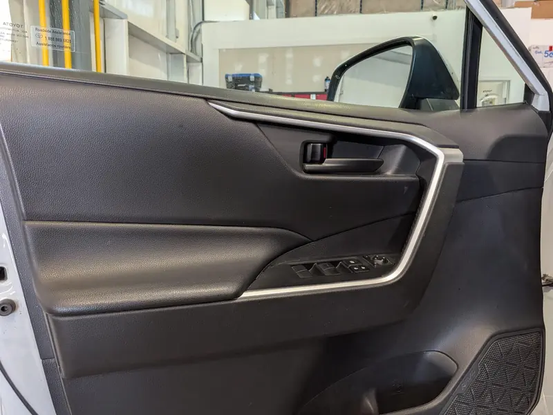 2020 TOYOTA RAV4 LE — photo 12