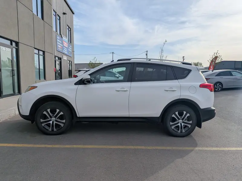 2015 TOYOTA RAV4 LE — photo 6