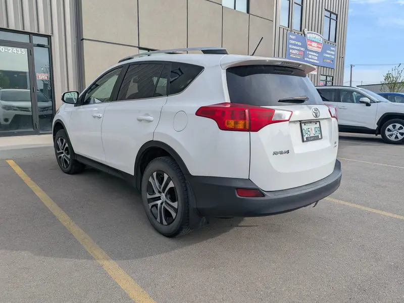 2015 TOYOTA RAV4 LE — photo 11