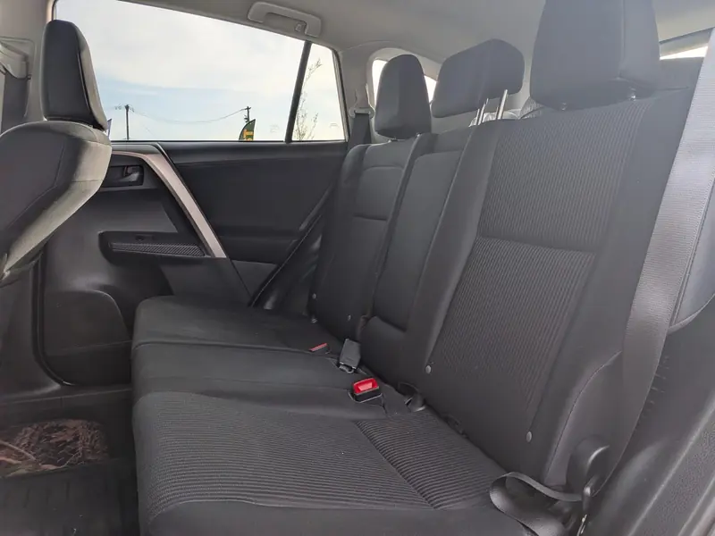2015 TOYOTA RAV4 LE — photo 17