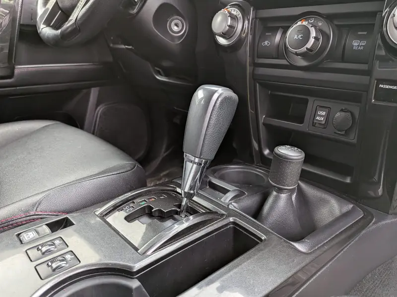 2016 TOYOTA 4Runner 4WD 4dr V6 SR5 — photo 17