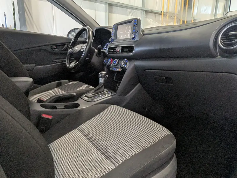 2021 HYUNDAI Kona SEL — photo 11