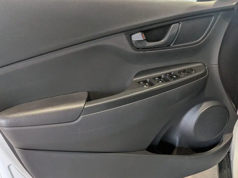 2021 HYUNDAI Kona SEL — photo 13