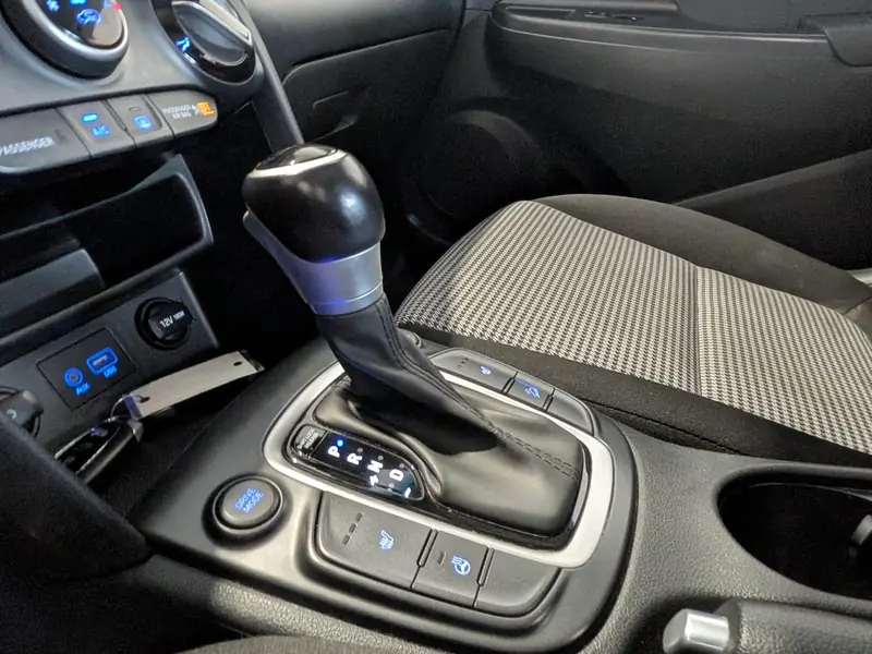 2021 HYUNDAI Kona SEL — photo 16