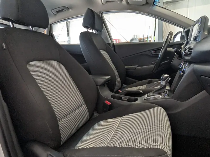 2021 HYUNDAI Kona SEL — photo 18